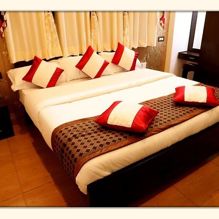 The Ranikhet Continental Hotel Buitenkant foto
