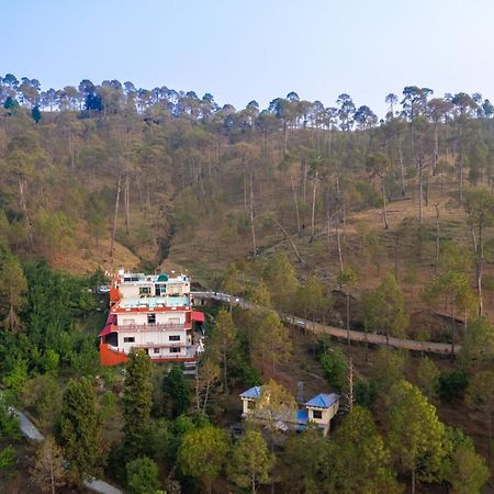 The Ranikhet Continental Hotel Buitenkant foto