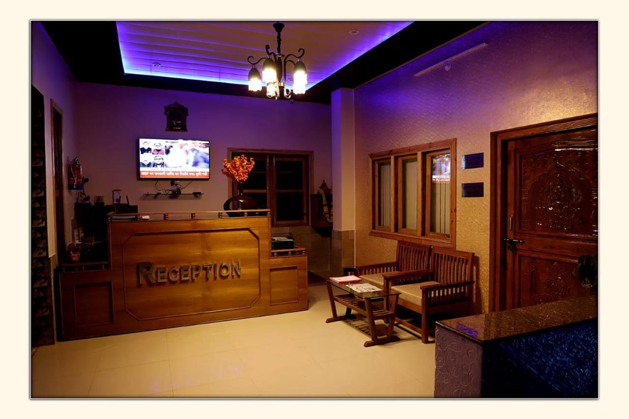 The Ranikhet Continental Hotel Buitenkant foto