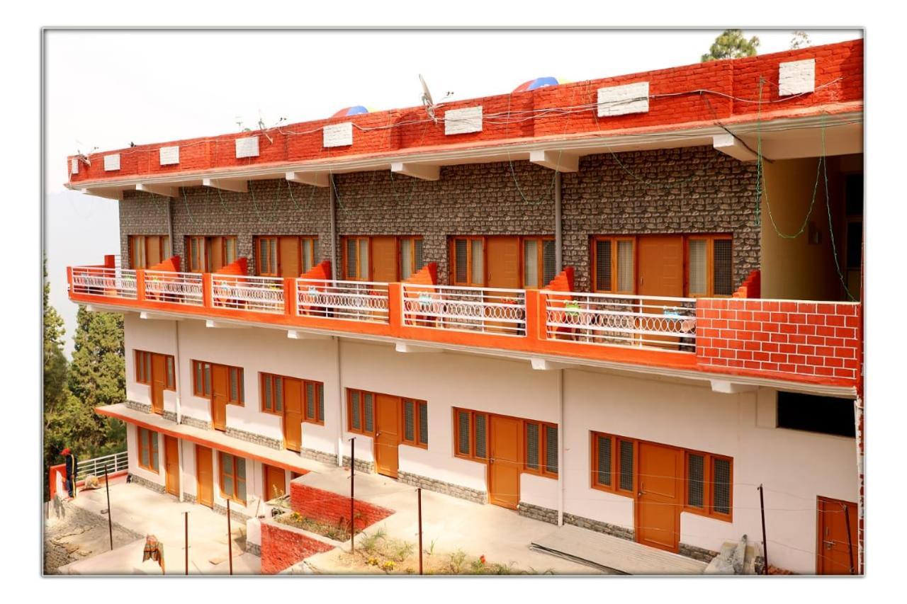 The Ranikhet Continental Hotel Buitenkant foto