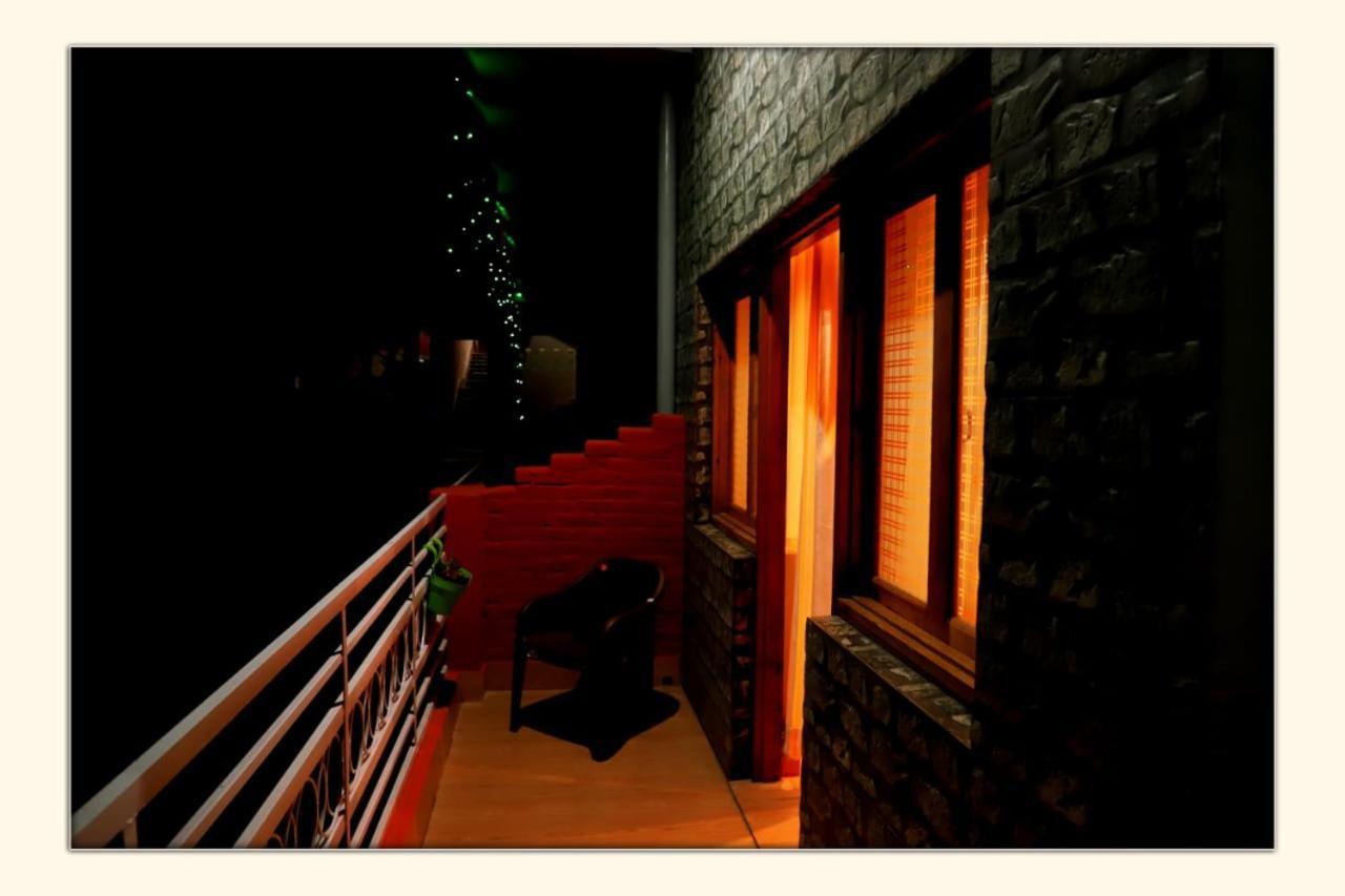 The Ranikhet Continental Hotel Buitenkant foto