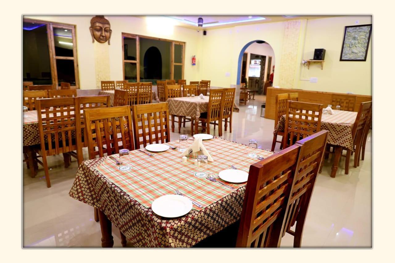 The Ranikhet Continental Hotel Buitenkant foto