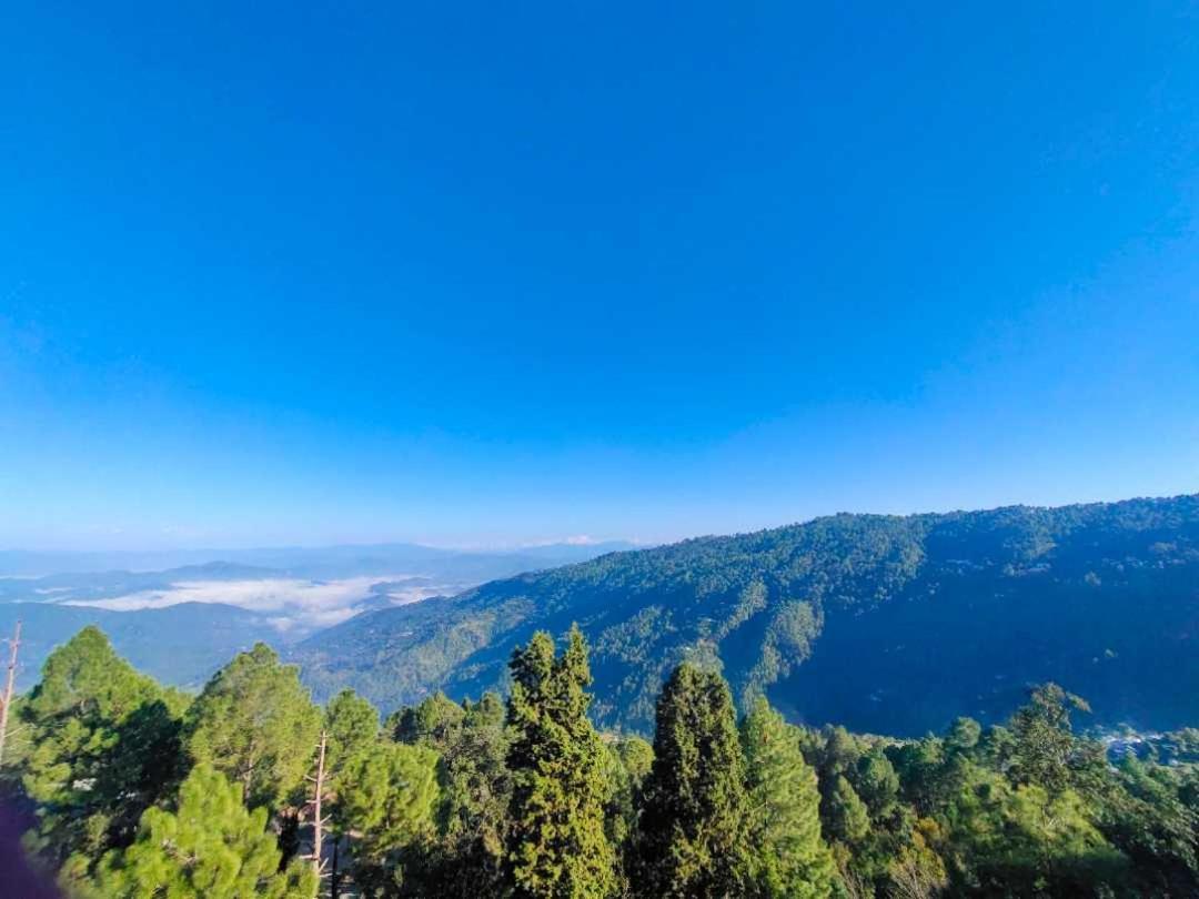 The Ranikhet Continental Hotel Buitenkant foto