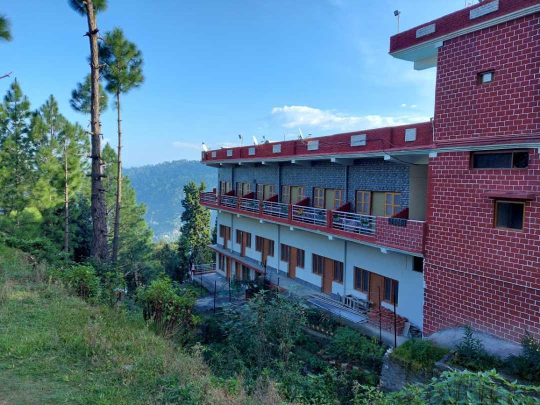 The Ranikhet Continental Hotel Buitenkant foto