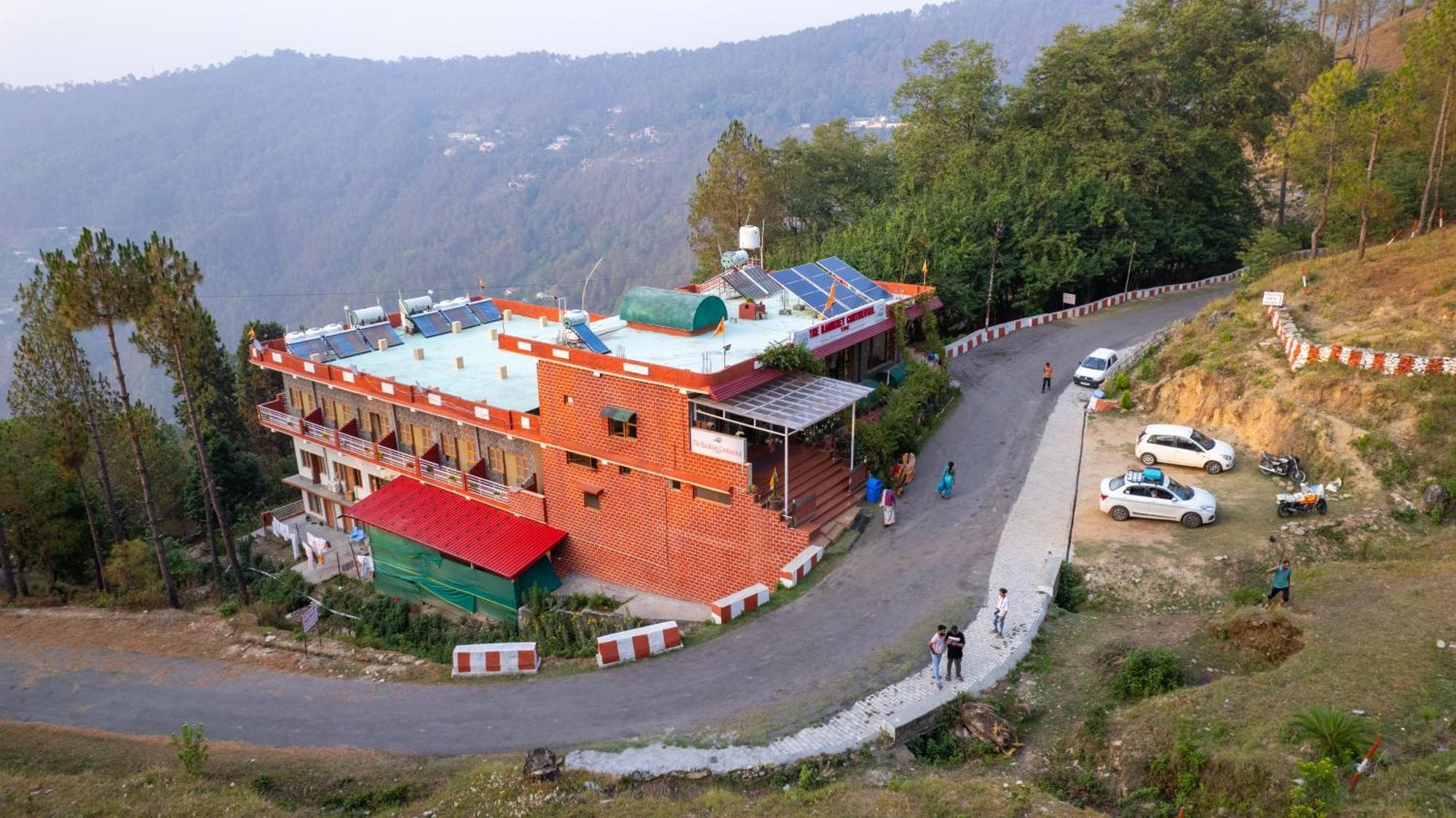 The Ranikhet Continental Hotel Buitenkant foto